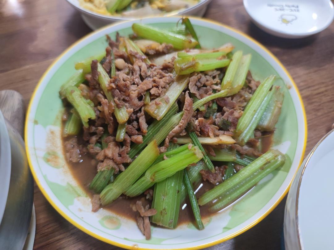 芹菜炒肉丝