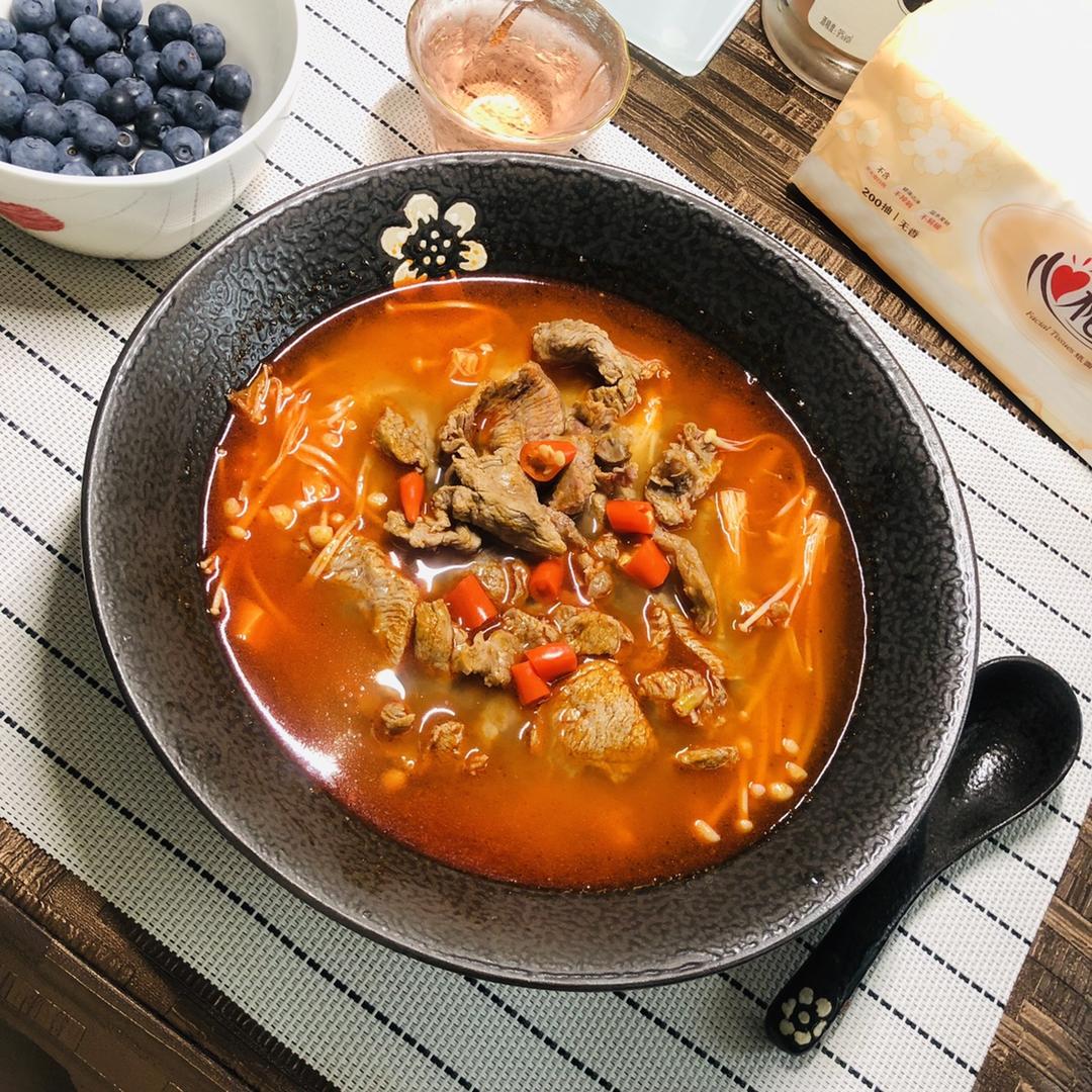 酸汤羊肉金针菇
