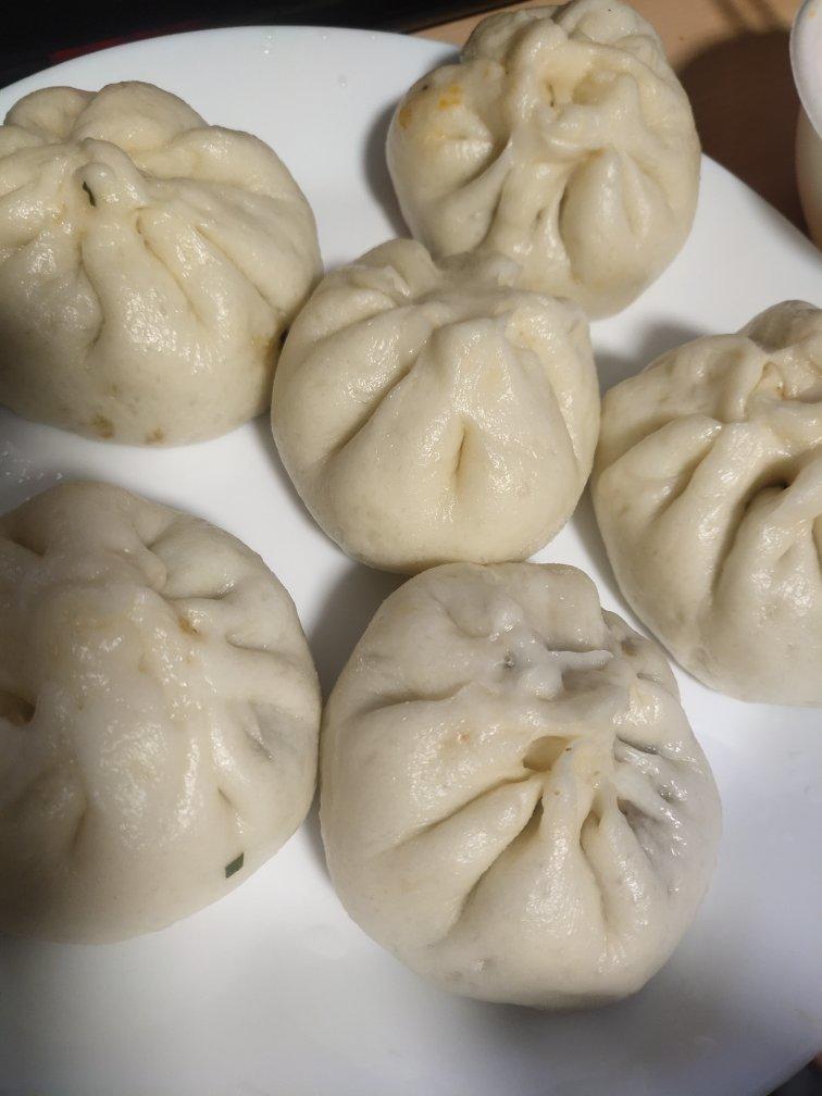 韭菜木耳鸡蛋包子