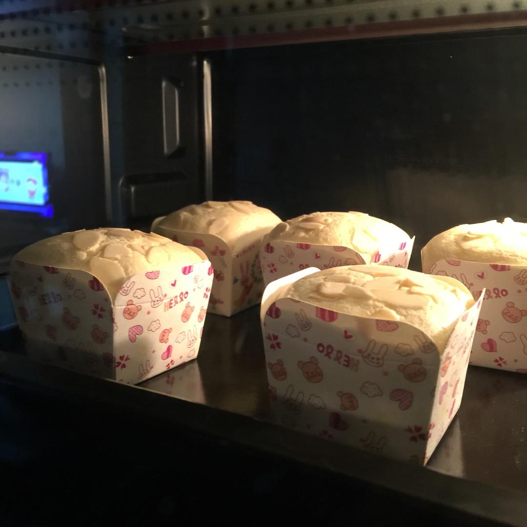 戚风杯子蛋糕^_^不开裂不回缩喔～