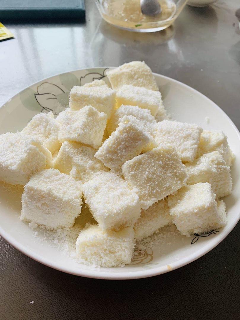 完胜85度C牛奶椰丝小方