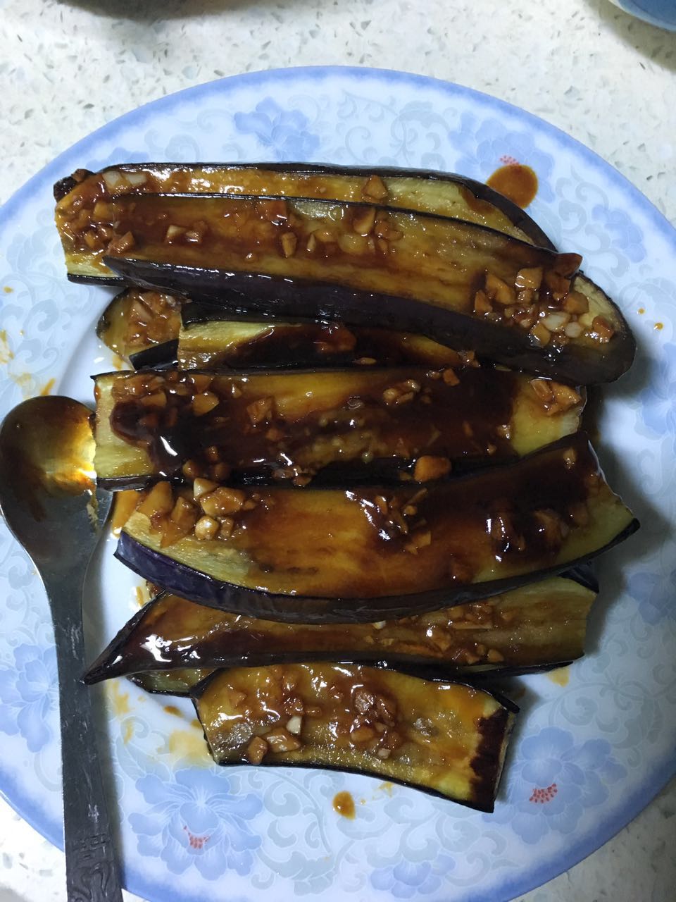 没什么事是一份蒜泥烤茄子解决不了的……