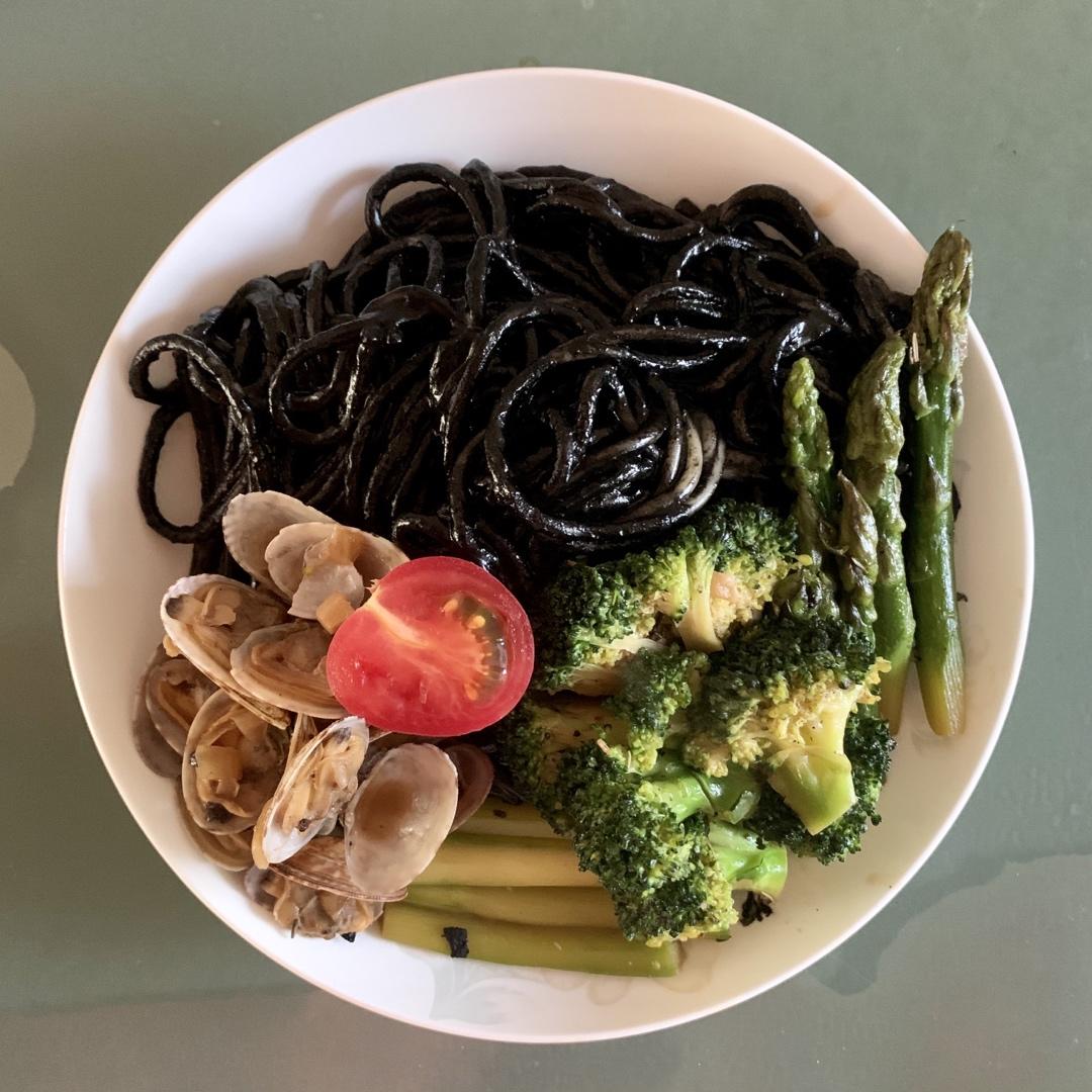 海鲜墨鱼汁意面