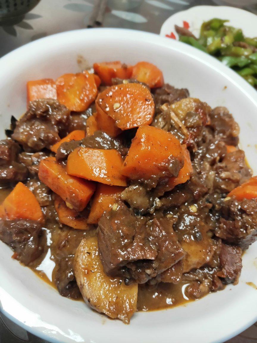 完胜刘一锅的 筋头巴脑炖土豆胡萝卜