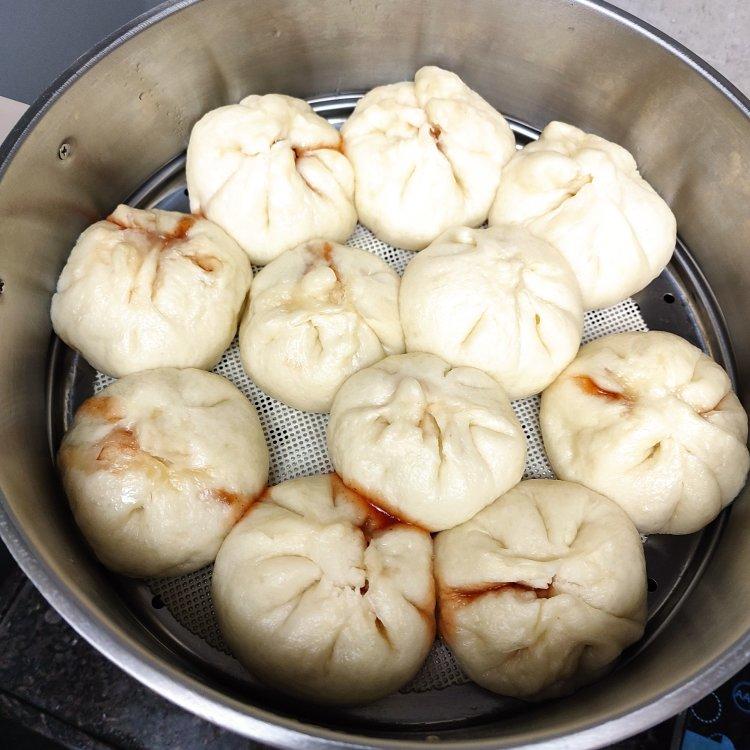 云朵般松软爆浆蜜汁叉烧包