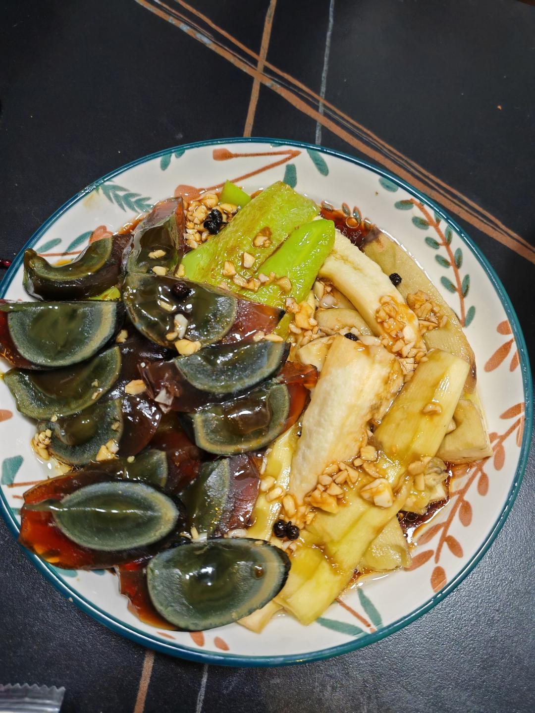 秋燥最下饭开胃的“虎椒皮蛋”