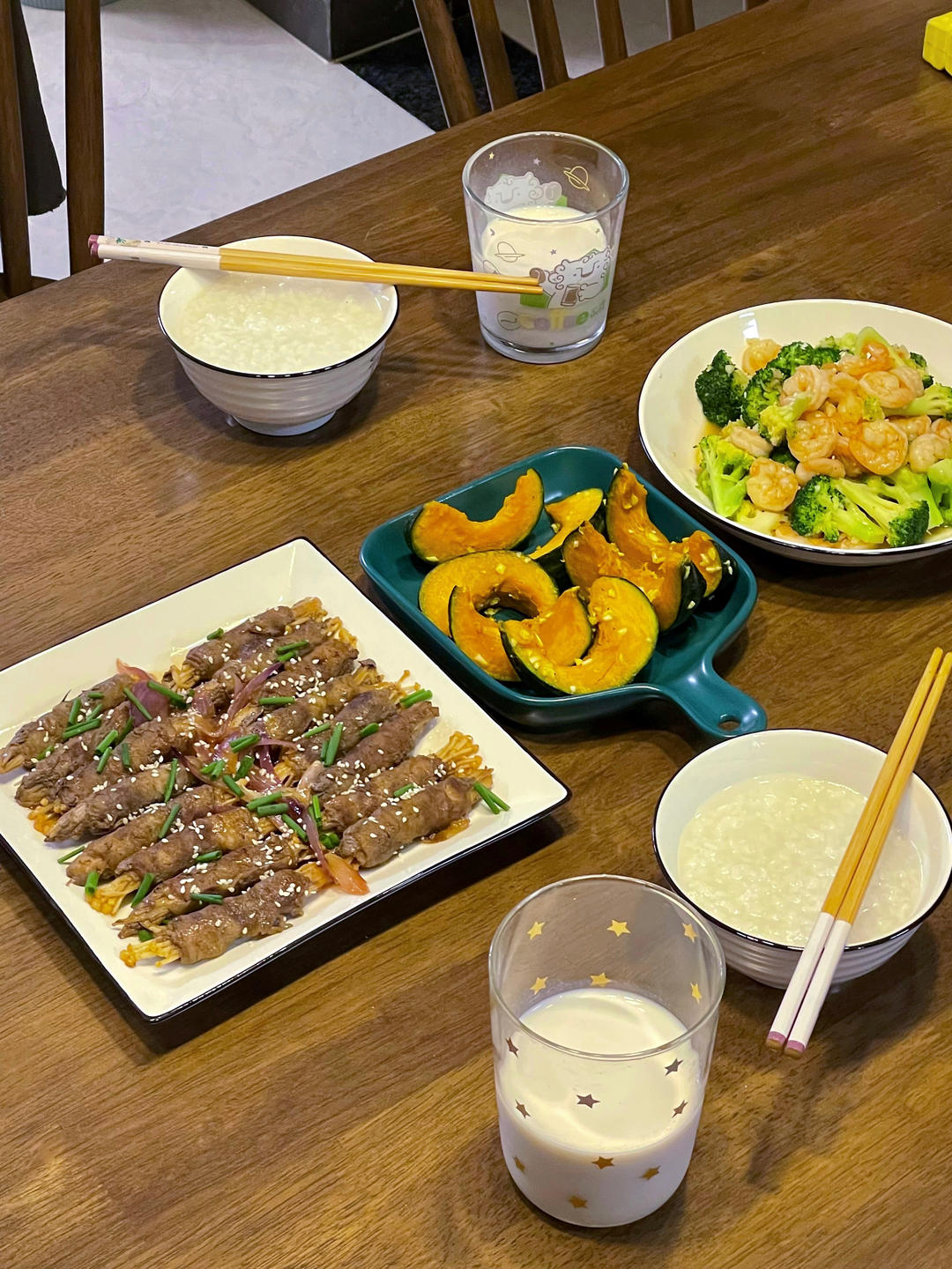 先煎后焖的肥牛金针菇卷
