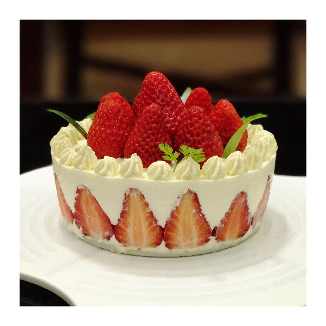 姑娘手笨做的超简单的草莓芝士蛋糕