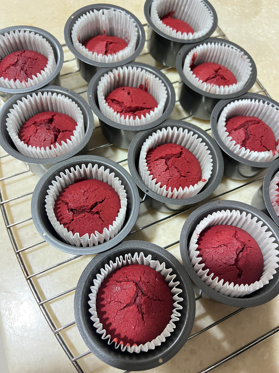 圣诞红丝绒杯子蛋糕