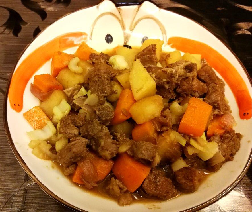 胡萝卜土豆烧牛腩
