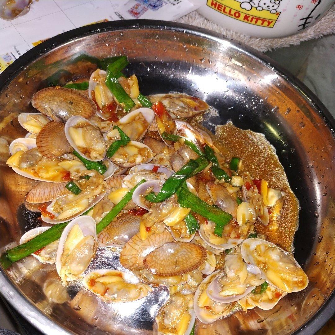 蒜香炒花甲