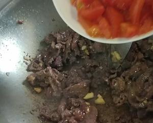 西红柿炒牛肉 经典口味的做法 步骤6