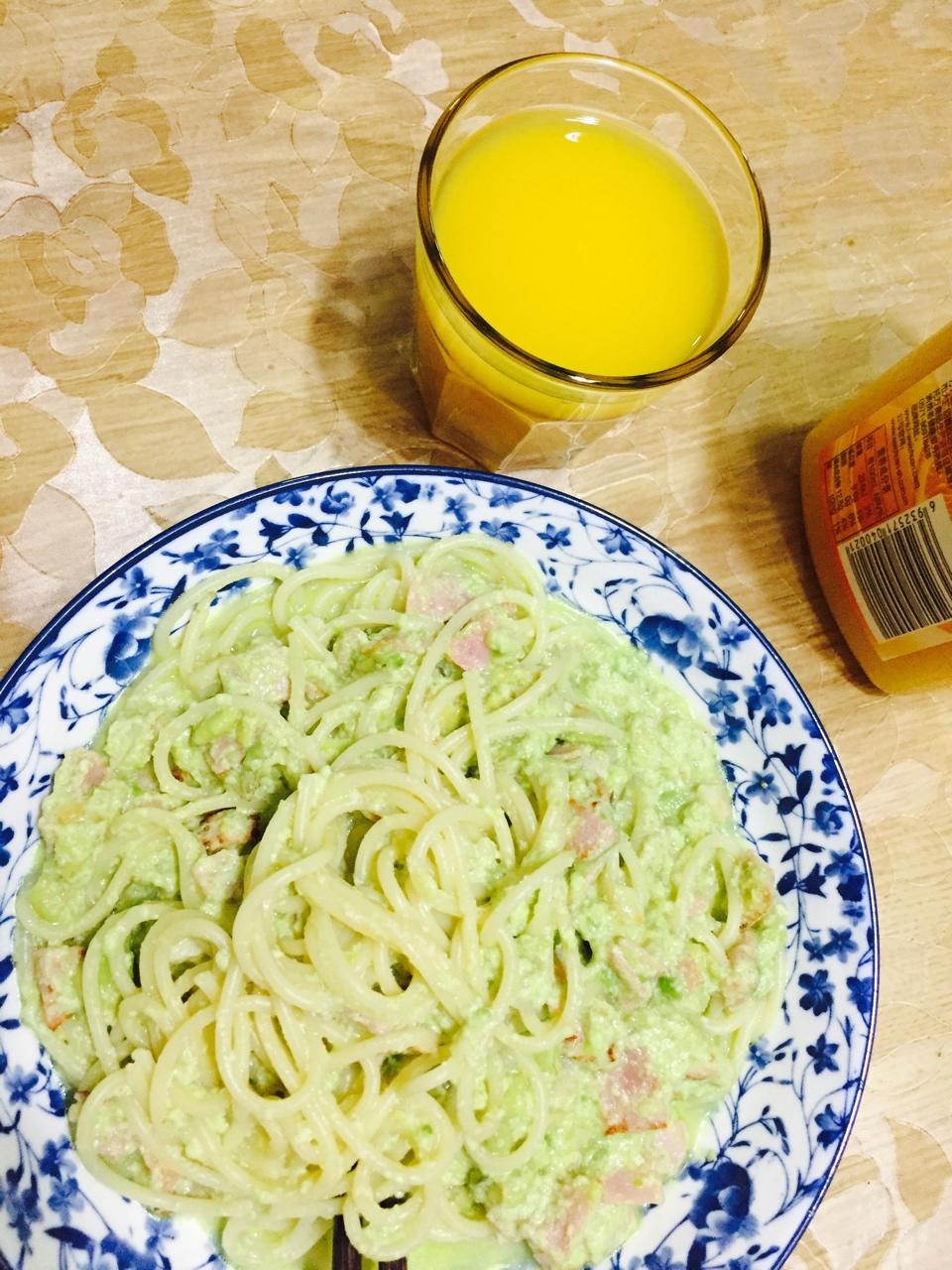 小清新牛油果火腿意面