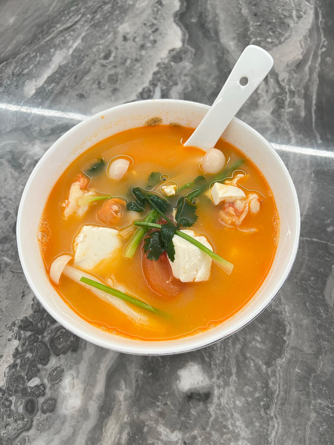 鲜虾菌菇豆腐汤