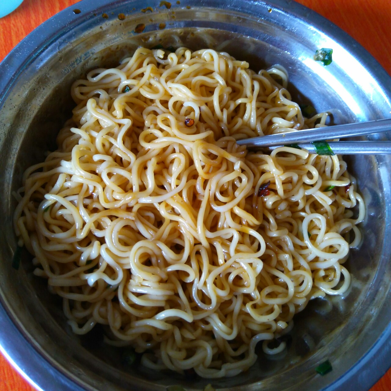 简单葱油拌面＋蒜蓉生菜＋果汁