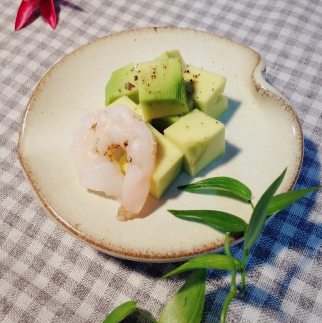 虾仁牛油果沙拉