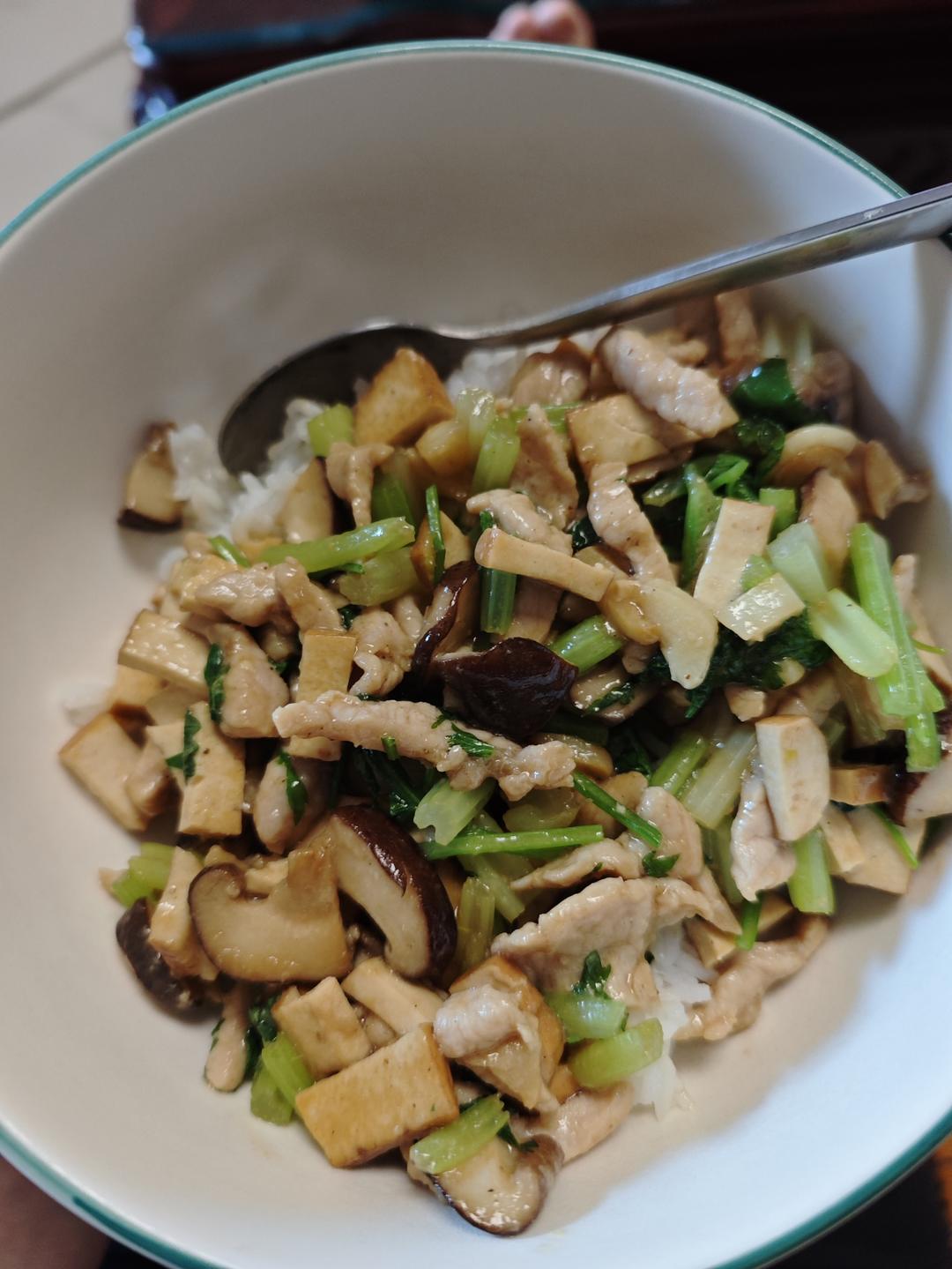 芹菜豆干炒肉丝