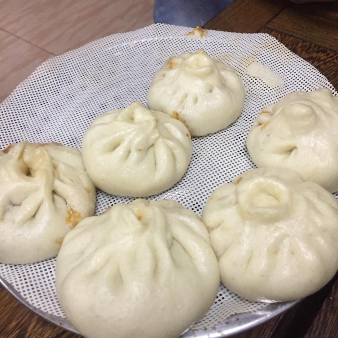 酱肉包升级版（加了点木耳和芹菜 好吃惨了）