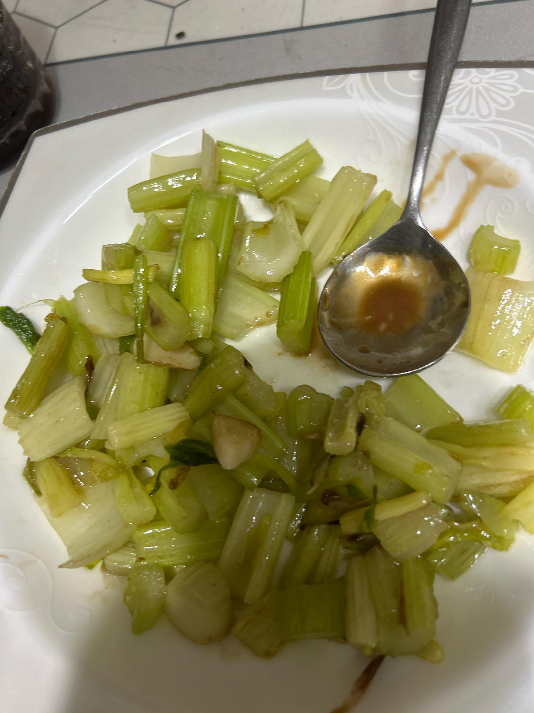 究极解油腻好菜：蒜炒西芹