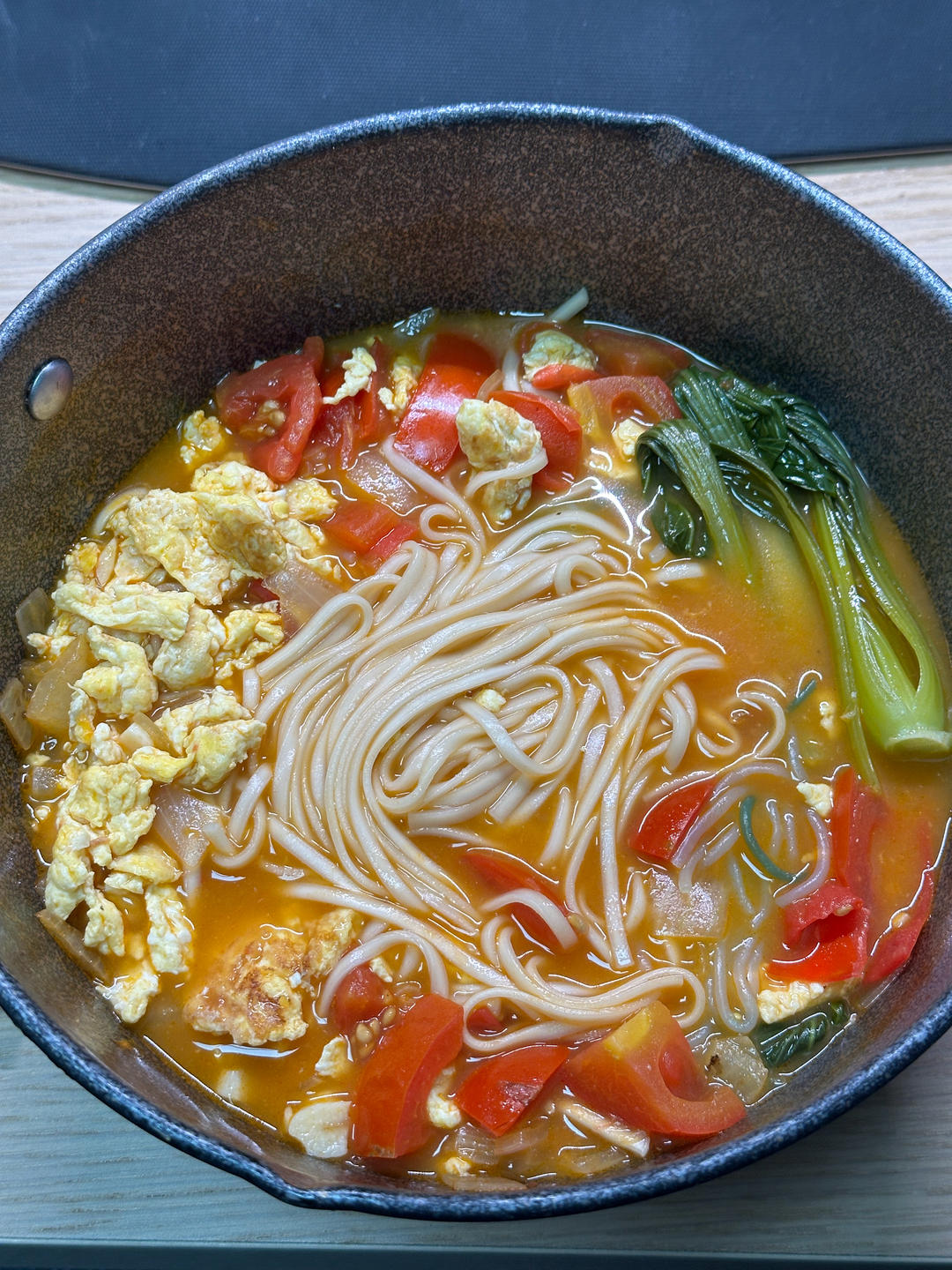 番茄🍅浓汤鸡蛋面｜两分钟轻松搞定暖胃面条