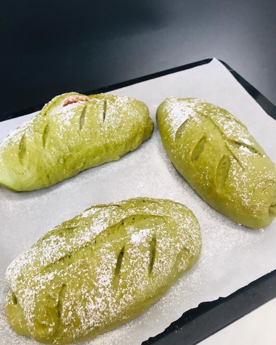 红豆/肉松麻薯软欧面包+石榴茶【曼食慢语】
