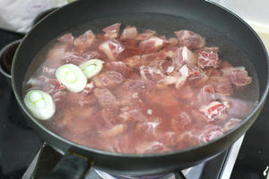 红烧牛肉的做法 步骤4