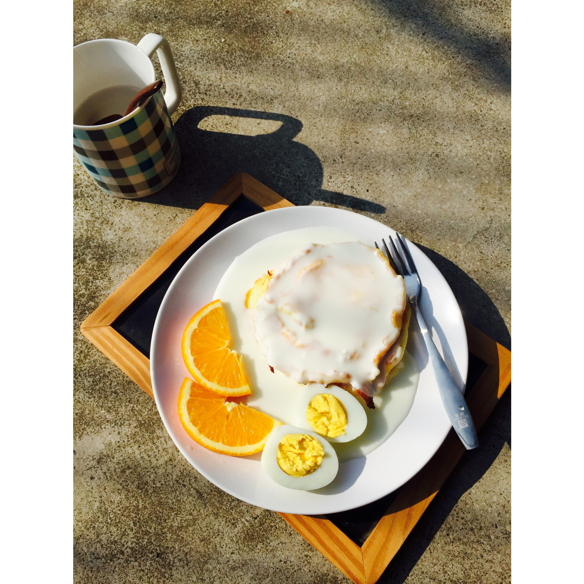 【酸奶松饼yogurt pancake】，搭上黑莓果酱和枫糖的美味。