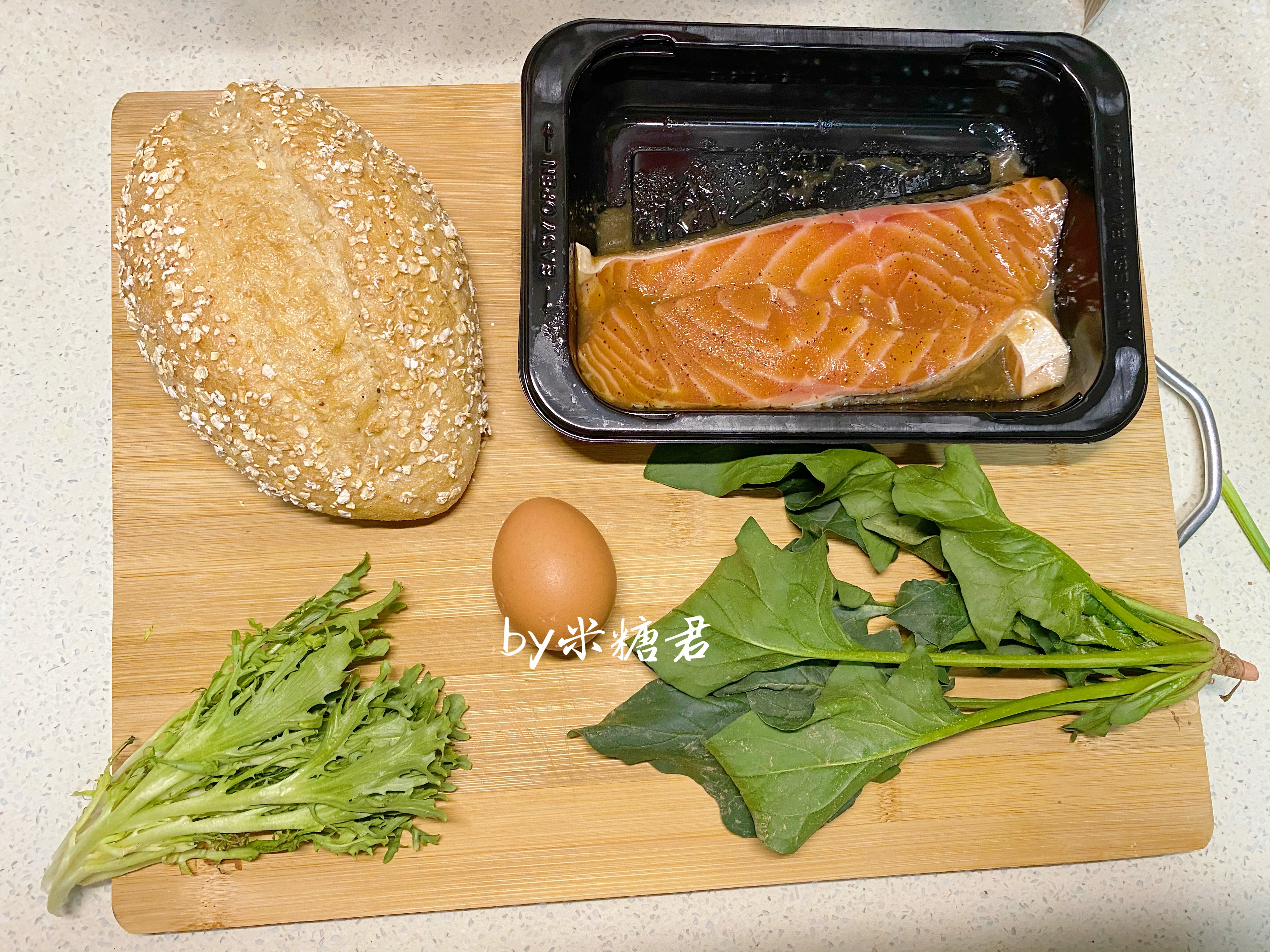 低脂早餐：三文鱼开放三明治+水波蛋的做法 步骤1