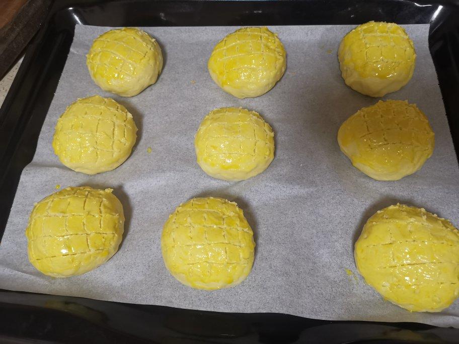 好吃到炸裂的港式菠萝包（附带制作酥皮的小视频）