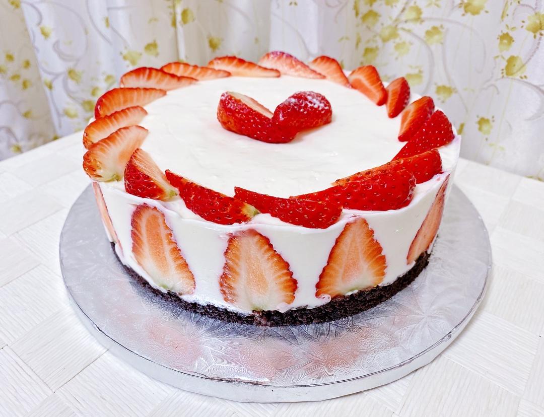 奥利奥草莓酸奶慕斯蛋糕（6寸）