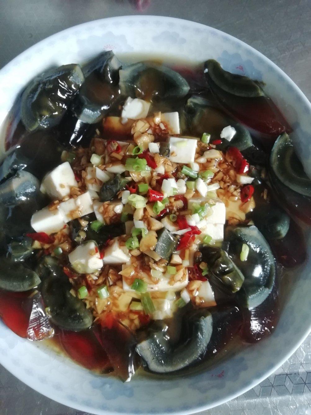皮蛋拌豆腐
