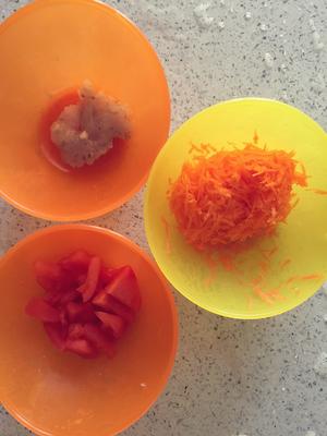 宝宝辅食 | 番茄胡萝卜鲜虾面的做法 步骤2