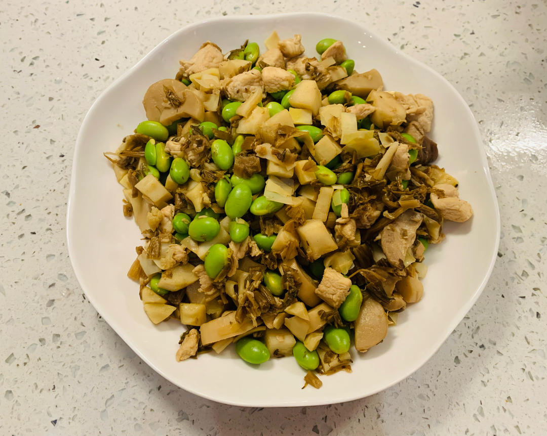 绿色美食，跟着我一起做毛豆炒笋，营养又美味！