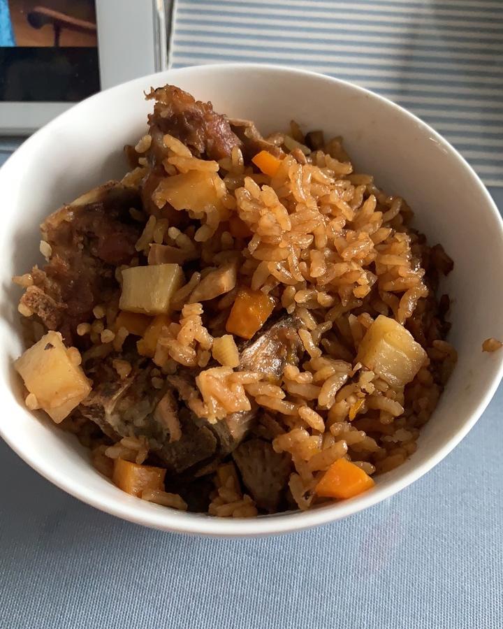喷香排骨焖饭（爆好吃）