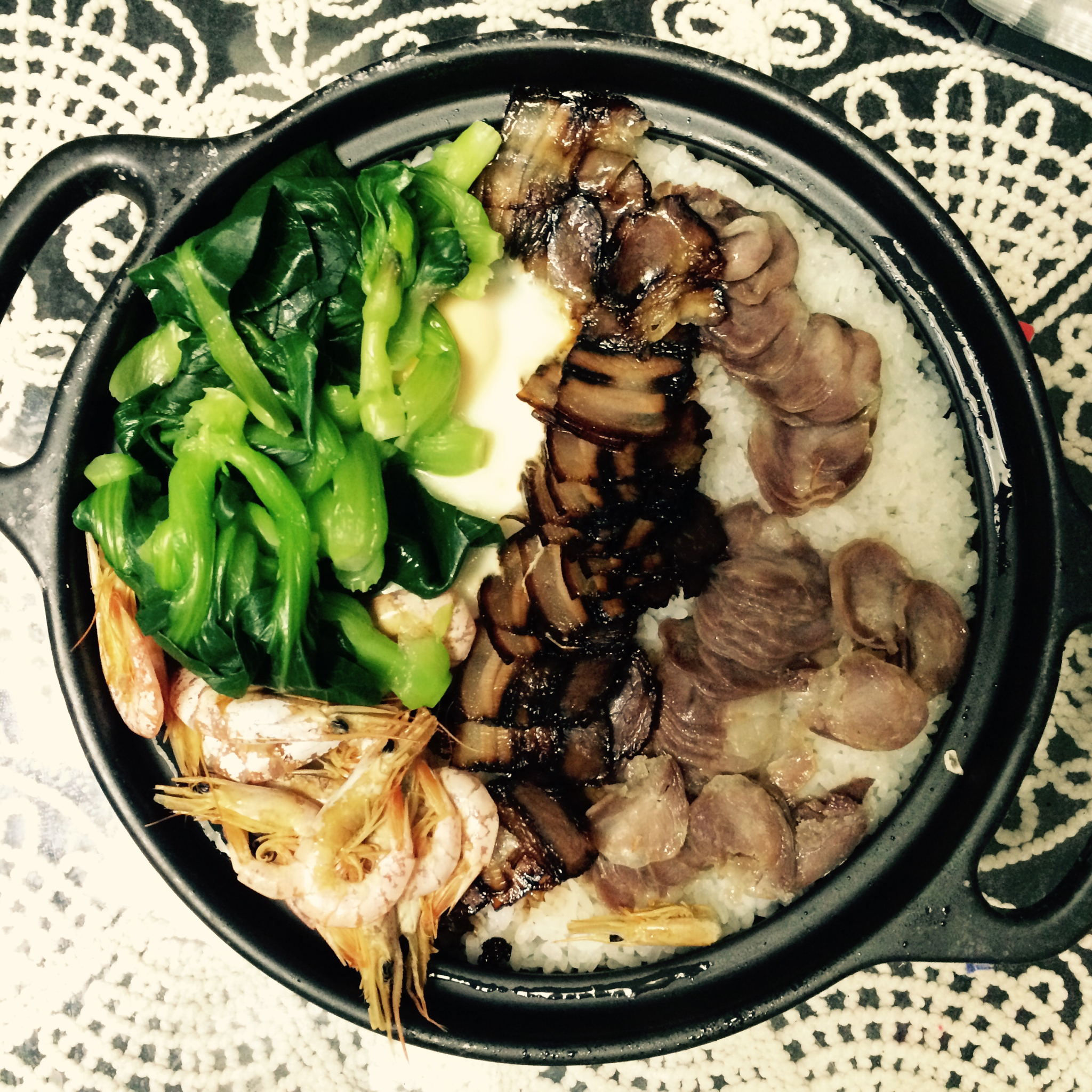 酱肉腊肠煲仔饭
