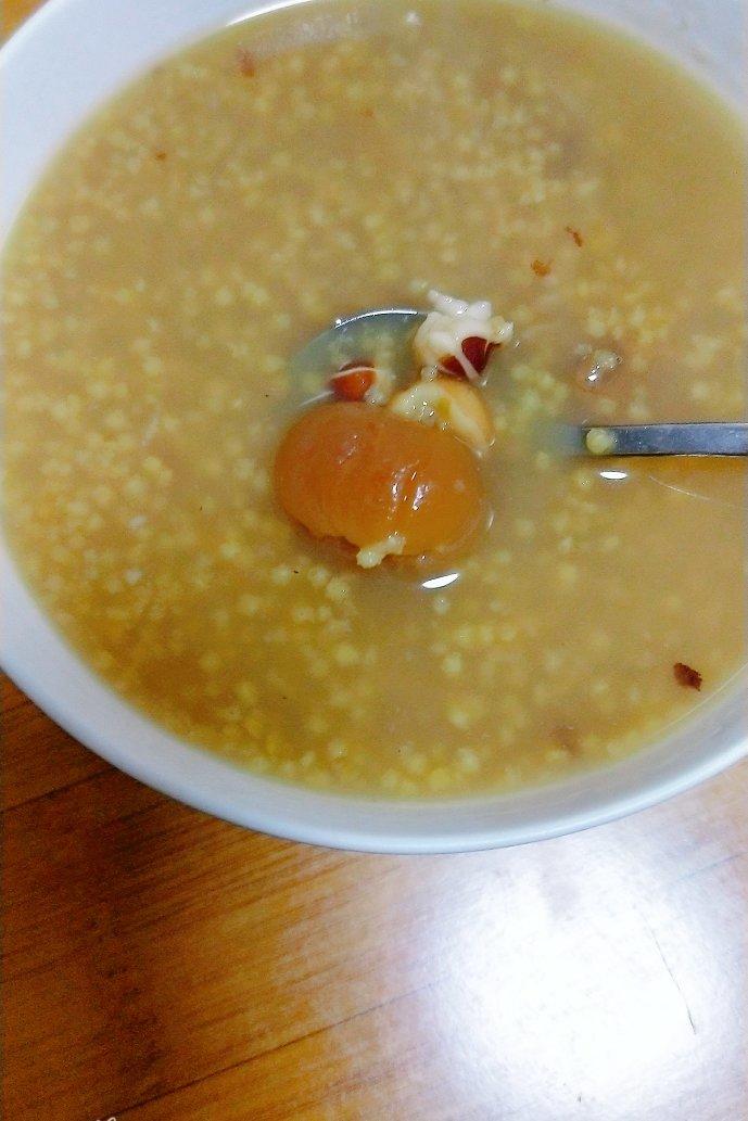 小米山药芡实粥