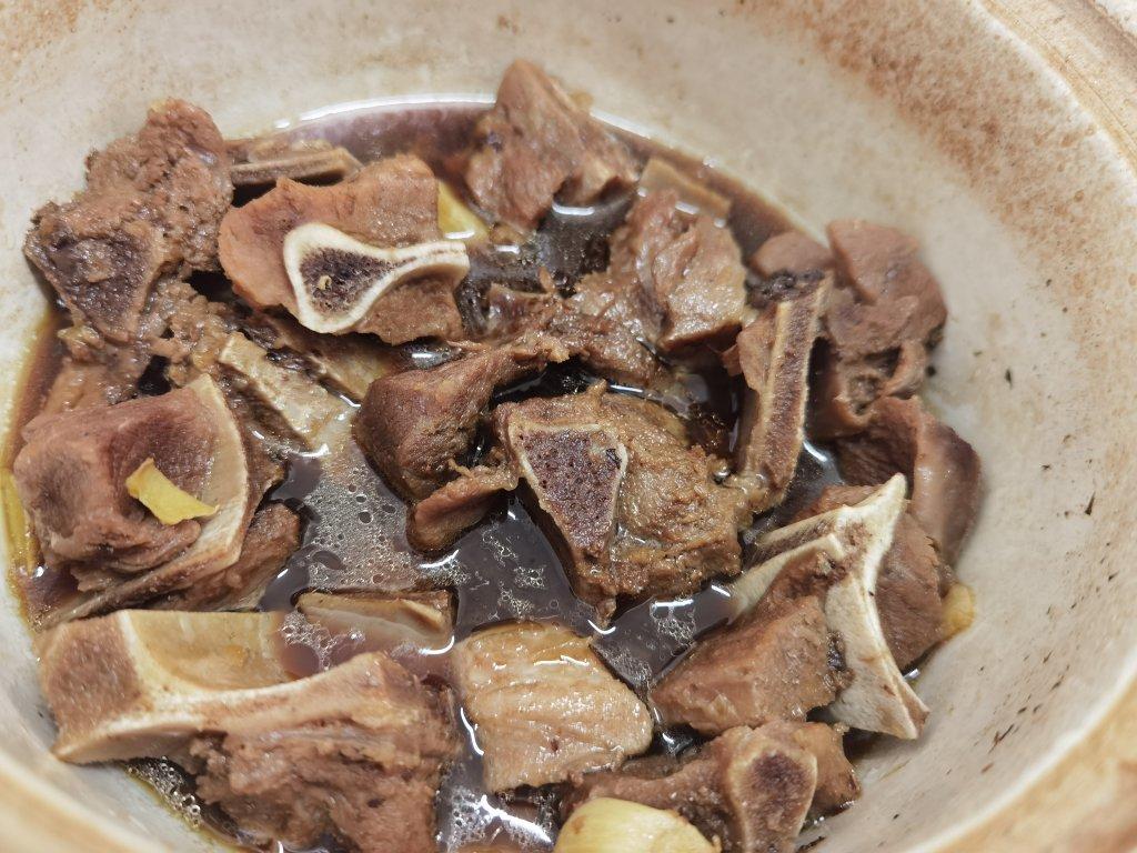 简单美味酱油排骨煲