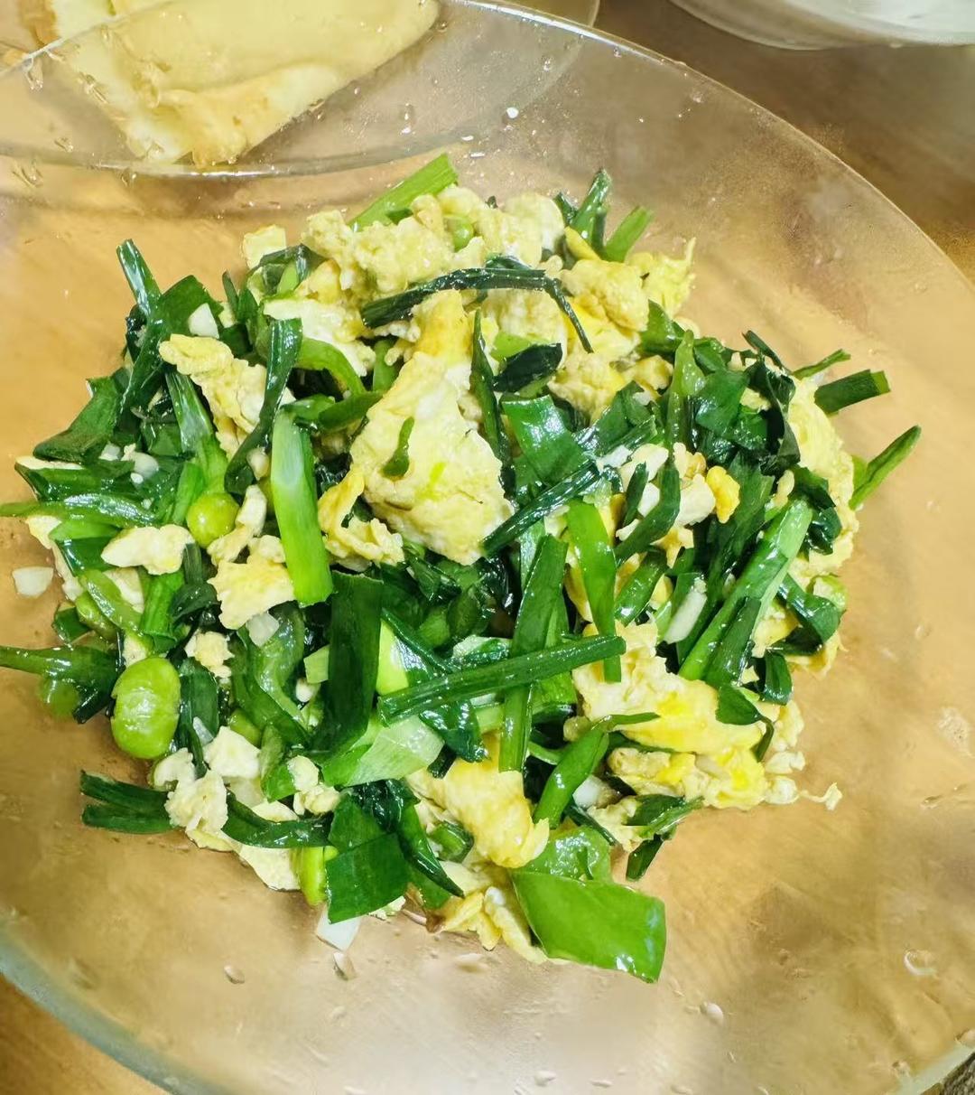 韭菜毛豆米辣椒炒鸡蛋