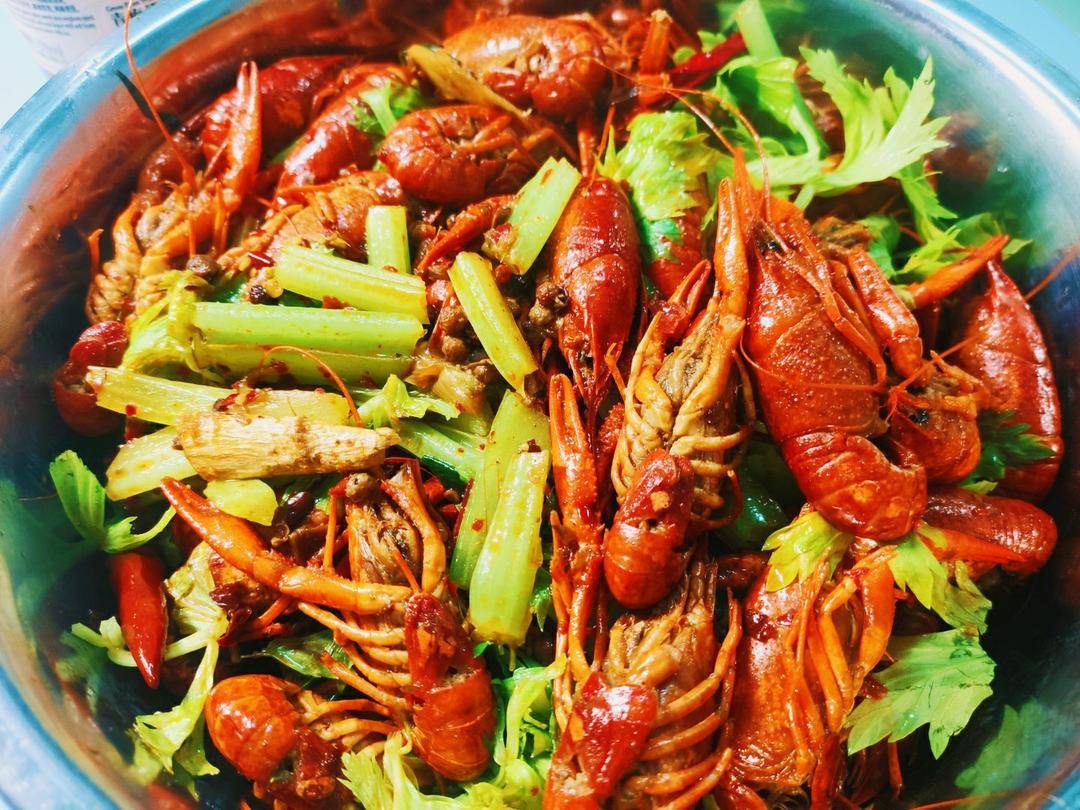 不放火锅底料的麻辣十三香小龙虾（附洗虾去虾线剥虾视频）