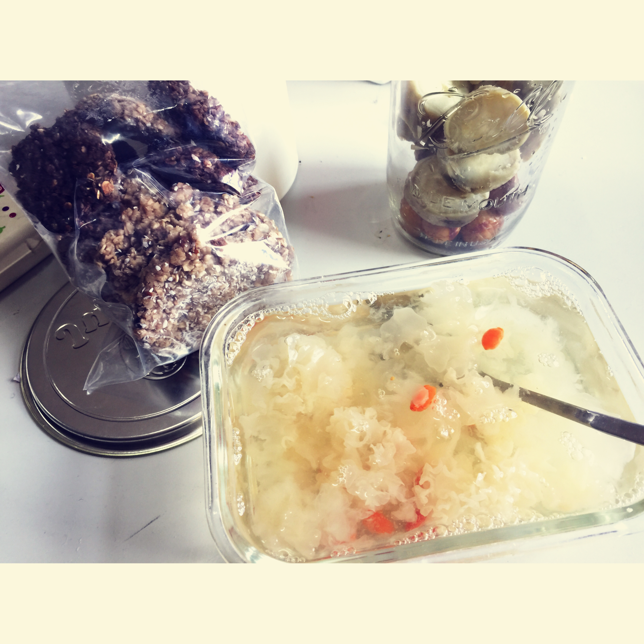 银耳红枣枸杞甜汤