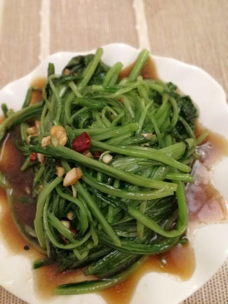 小白炒菜心
