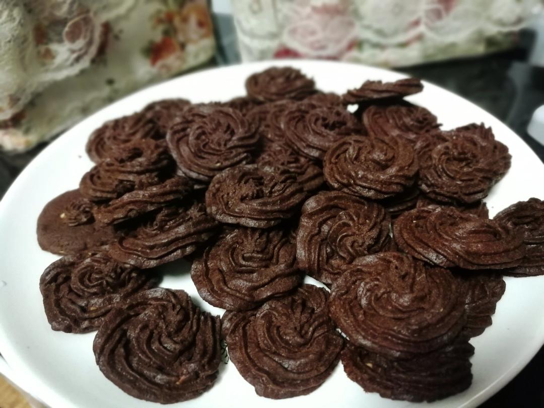 挤花毫无压力的巧克力曲奇