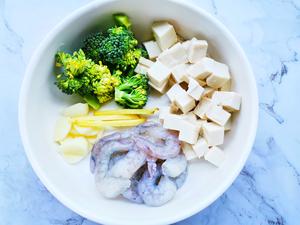 西兰花虾仁豆腐汤的做法 步骤1