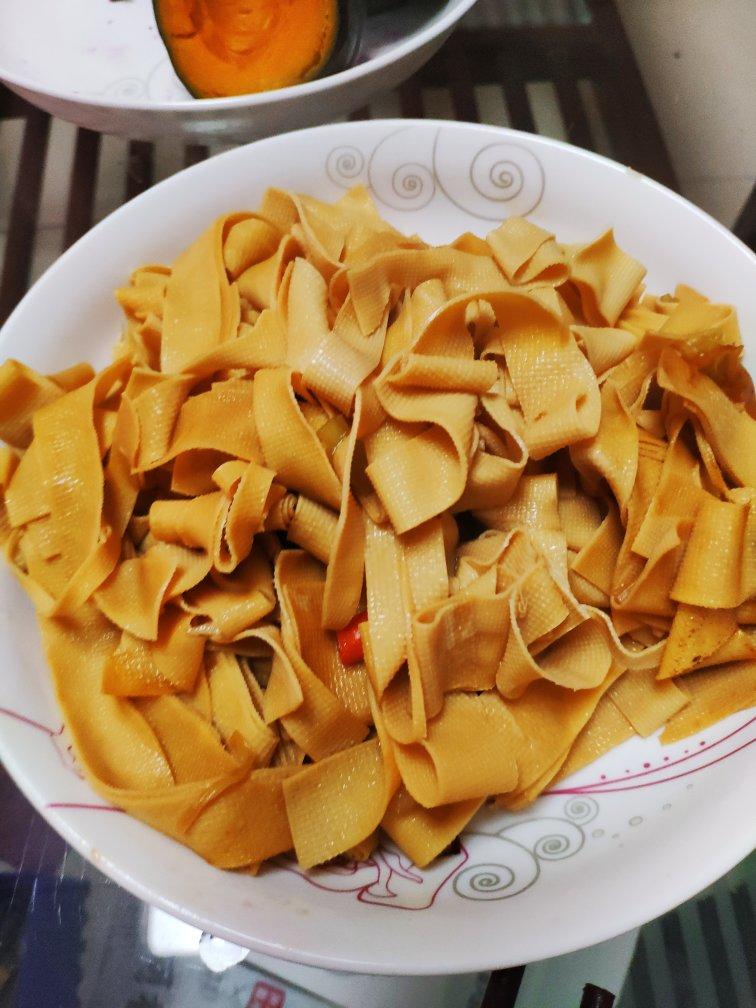 素炒千张（豆皮）