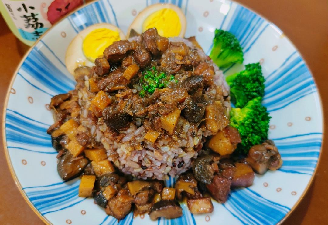 洋葱酥卤肉饭