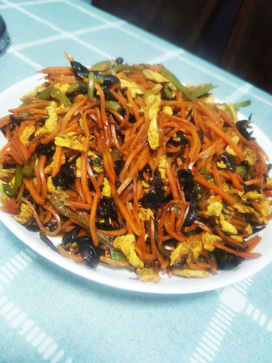 没有豆瓣酱也很香的【鱼香肉丝】！