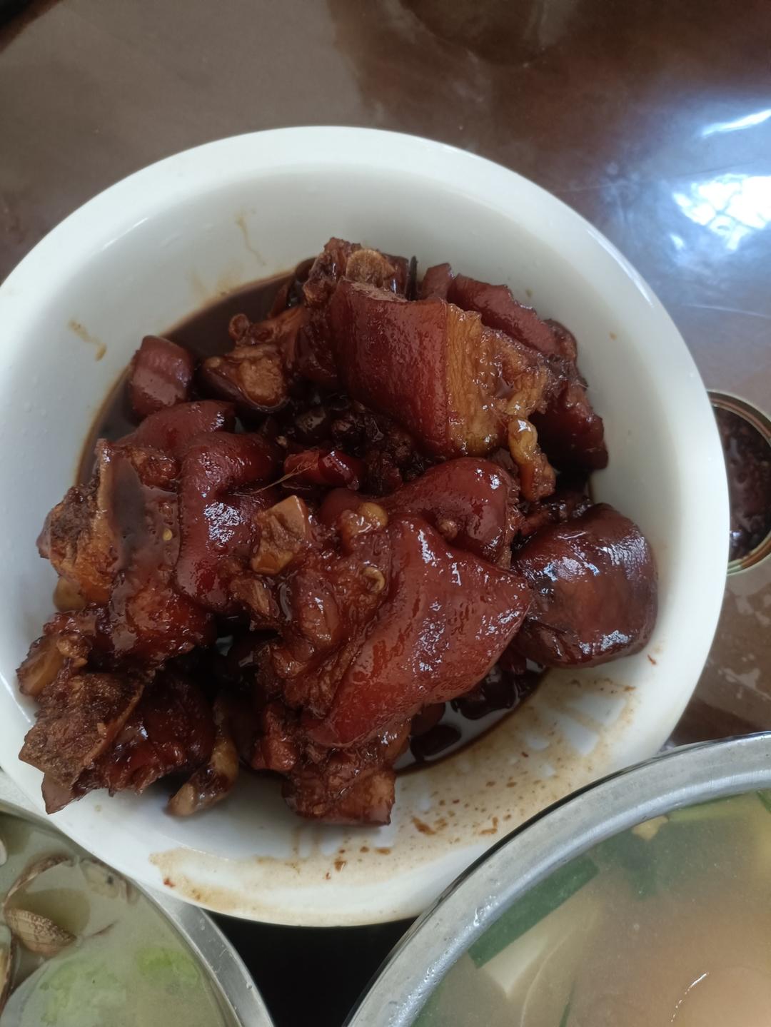 美味的家常菜：红烧猪蹄