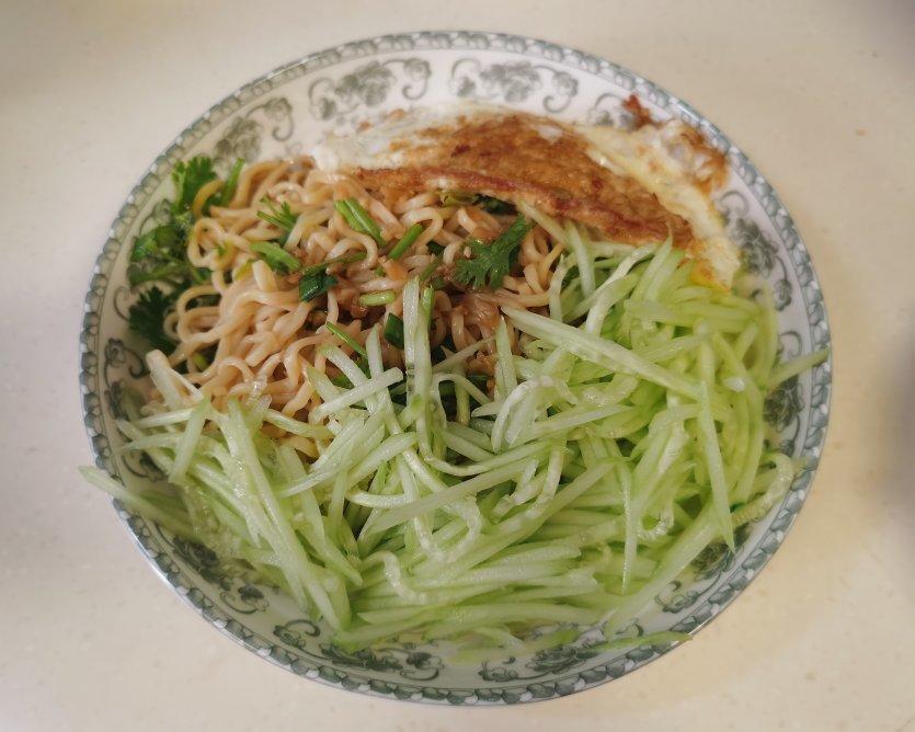 超简单的酸辣凉拌面