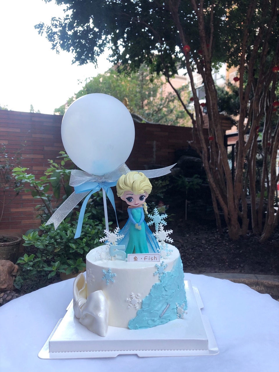 生日蛋糕上玩偶的固定和打桩  蛋糕摆件 蛋糕上公仔的固定 蛋糕装饰的固定的做法