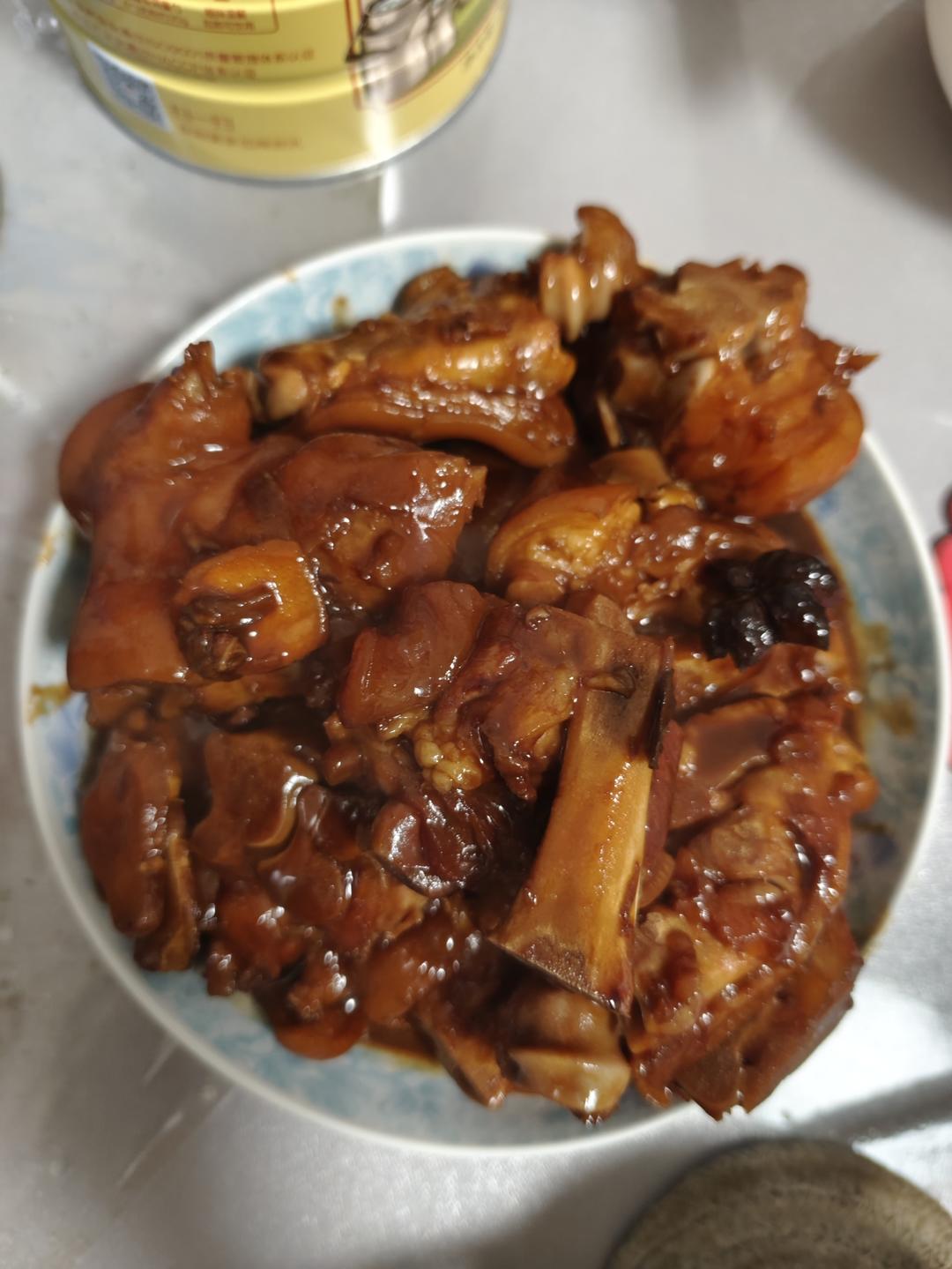 美味的家常菜：红烧猪蹄
